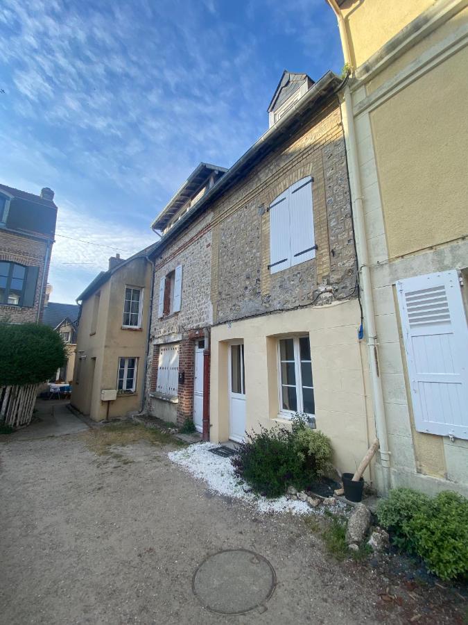 Charmante Maison Au Coeur De Villerville Bagian luar foto